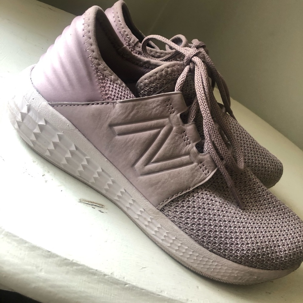 Size 7 New Balance Cruz Sneaker